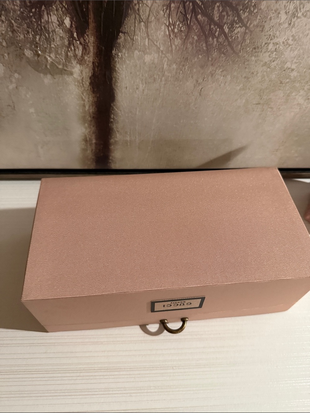 Gucci Beauty pink jewelry and makeup vanity case with a floral-lined interior. - Picture 8 of 15